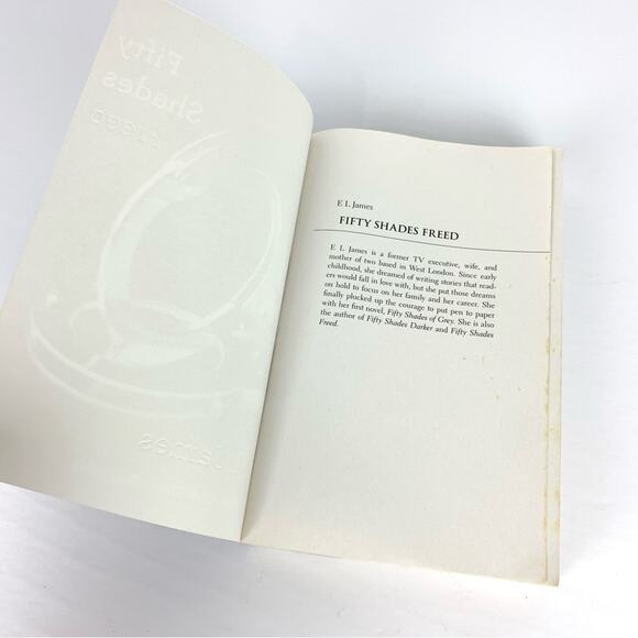 Fifty Shades Freed E.L. James 3rd Book in the Trilogy Romance Vintage Books 2011 - Picture 7 of 9